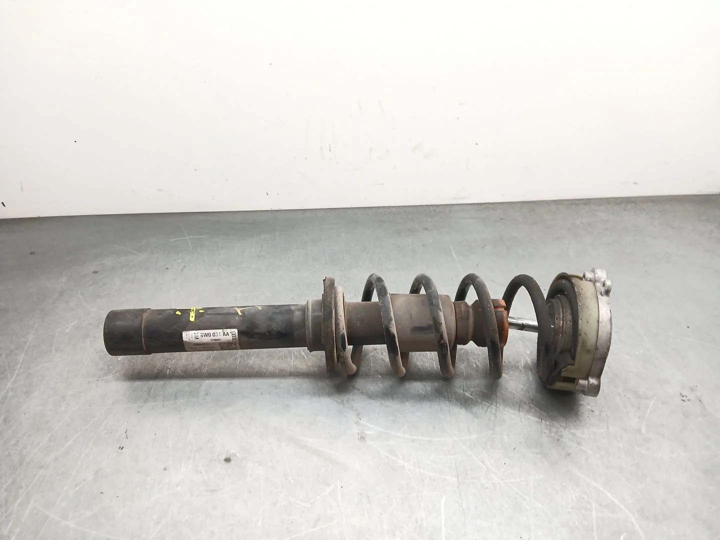 Amortiguador Delantero Izquierdo para Audi A4 Berlina (8W2)