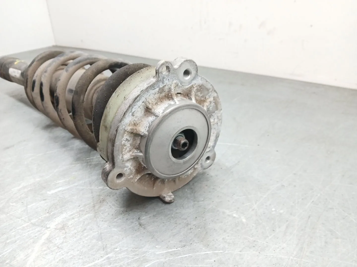 Amortiguador Delantero Izquierdo para Audi A4 Berlina (8W2)