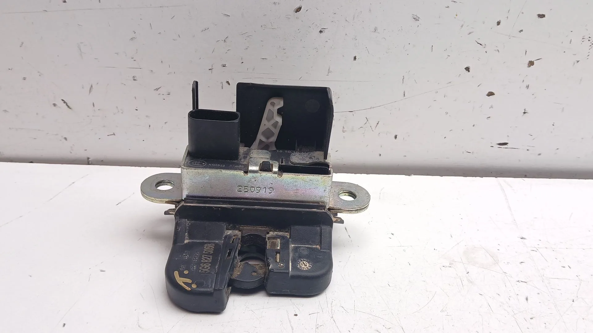 Cerradura Maletero / Porton para Volkswagen Golf Vii Lim. (Bq1)