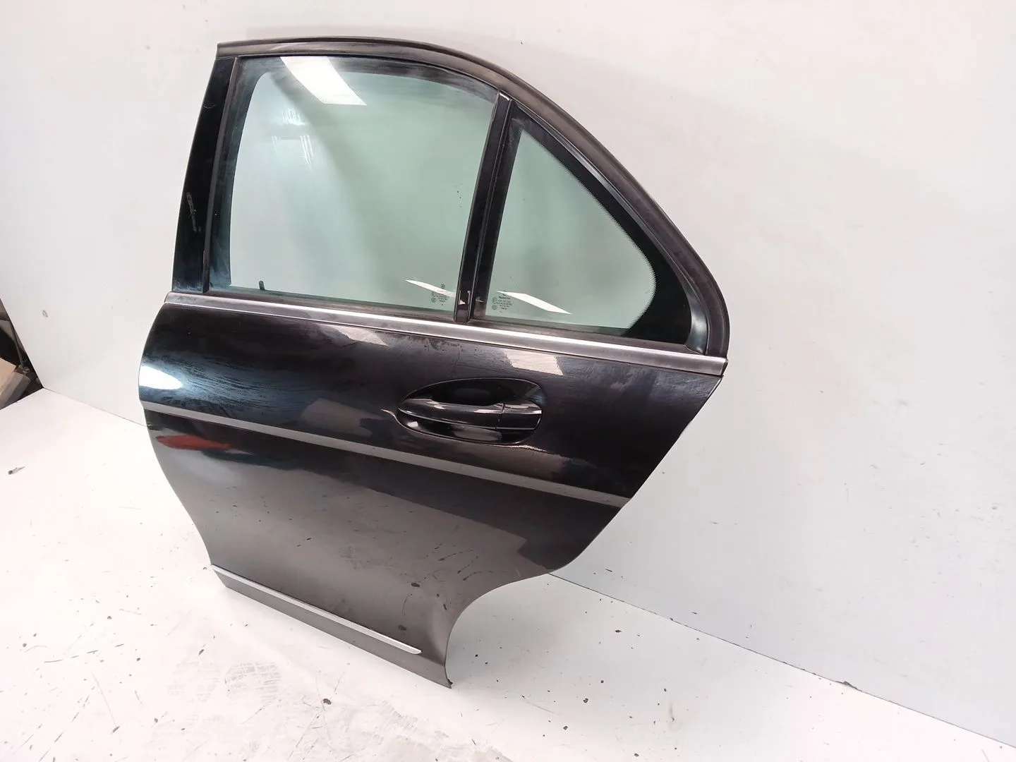 Puerta Trasera Izquierda para Mercedes-Benz Clase C (W204)