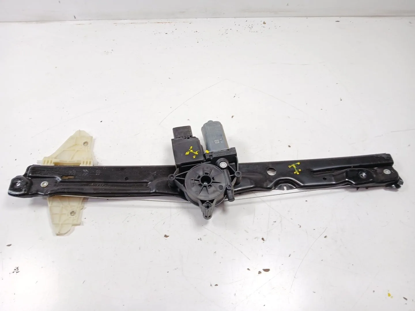 Elevalunas Delantero Izquierdo para Opel Vivaro C Furgoneta (K0)