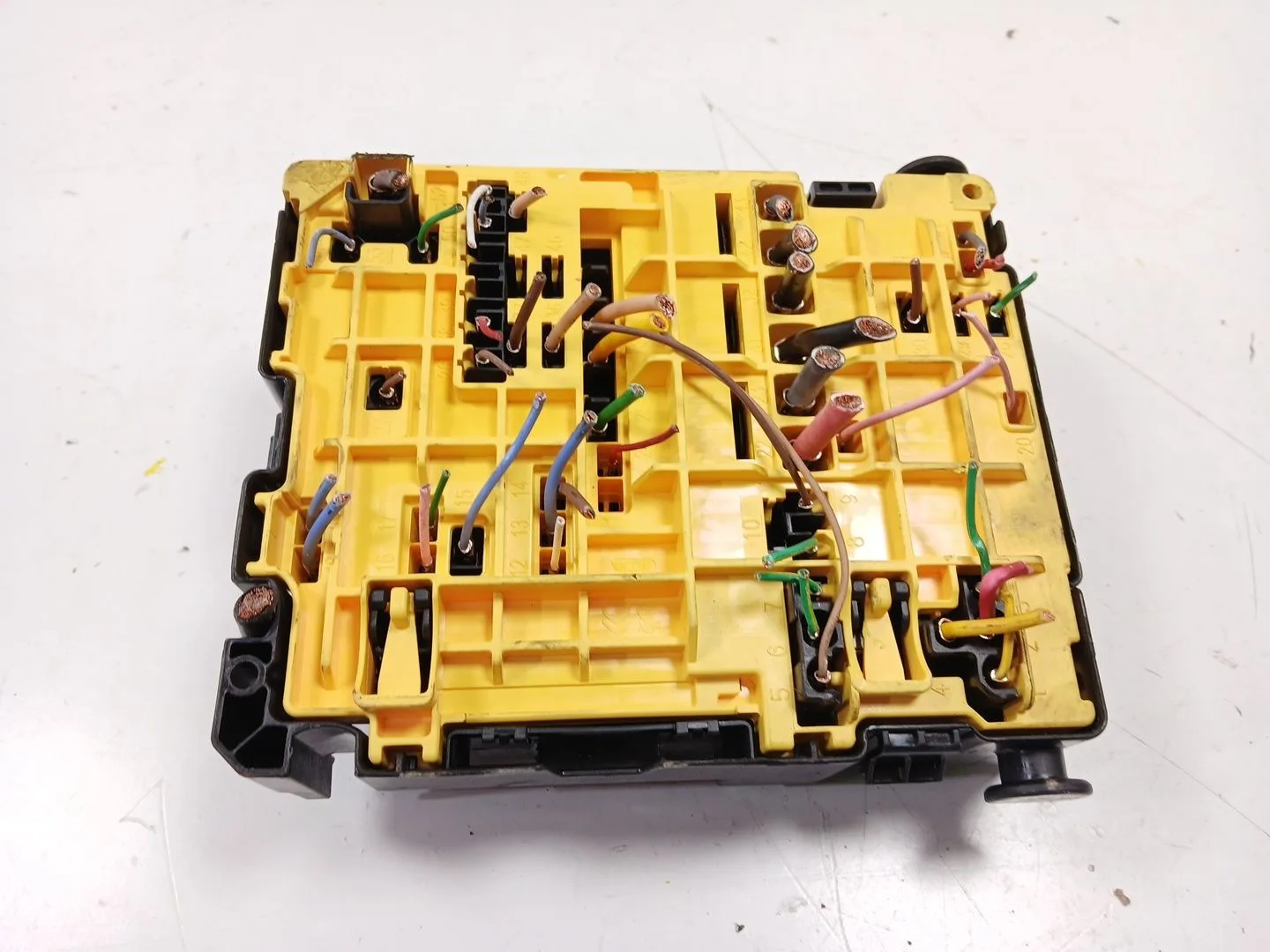 Caja Reles / Fusibles para Opel Vivaro C Furgoneta (K0)