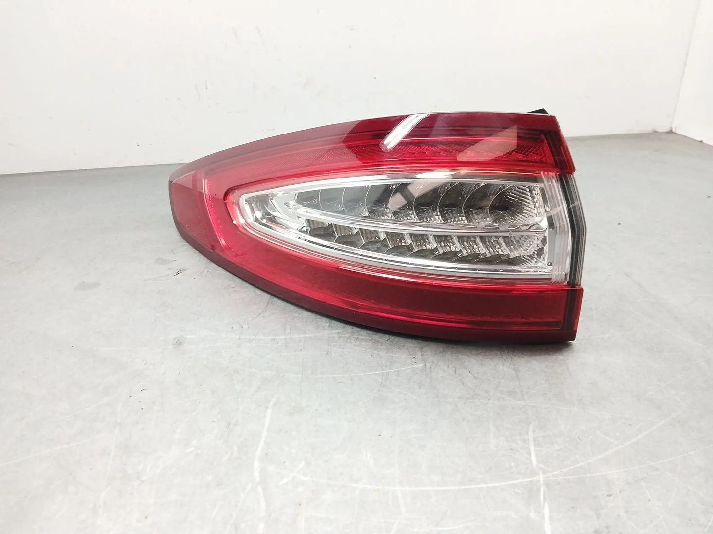 Piloto Trasero Izquierdo para Ford Mondeo V Hatchback (Ce)