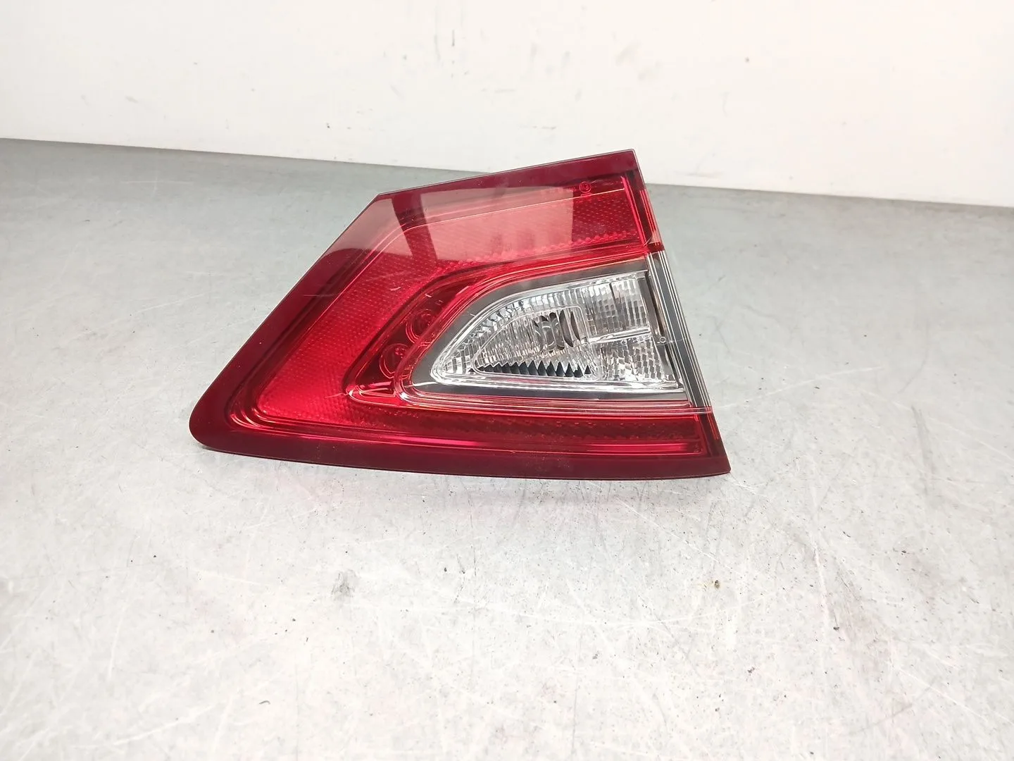Piloto Trasero Izquierdo Interior para Ford Mondeo V Hatchback (Ce)