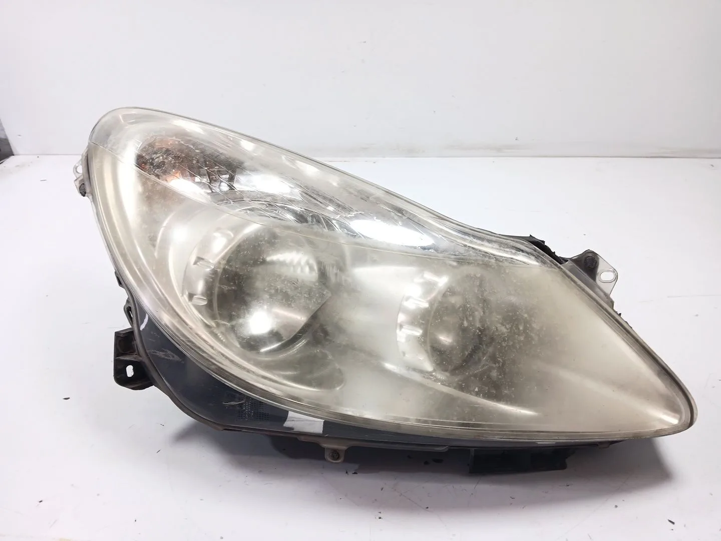 Faro Derecho para Opel Corsa D (S07)