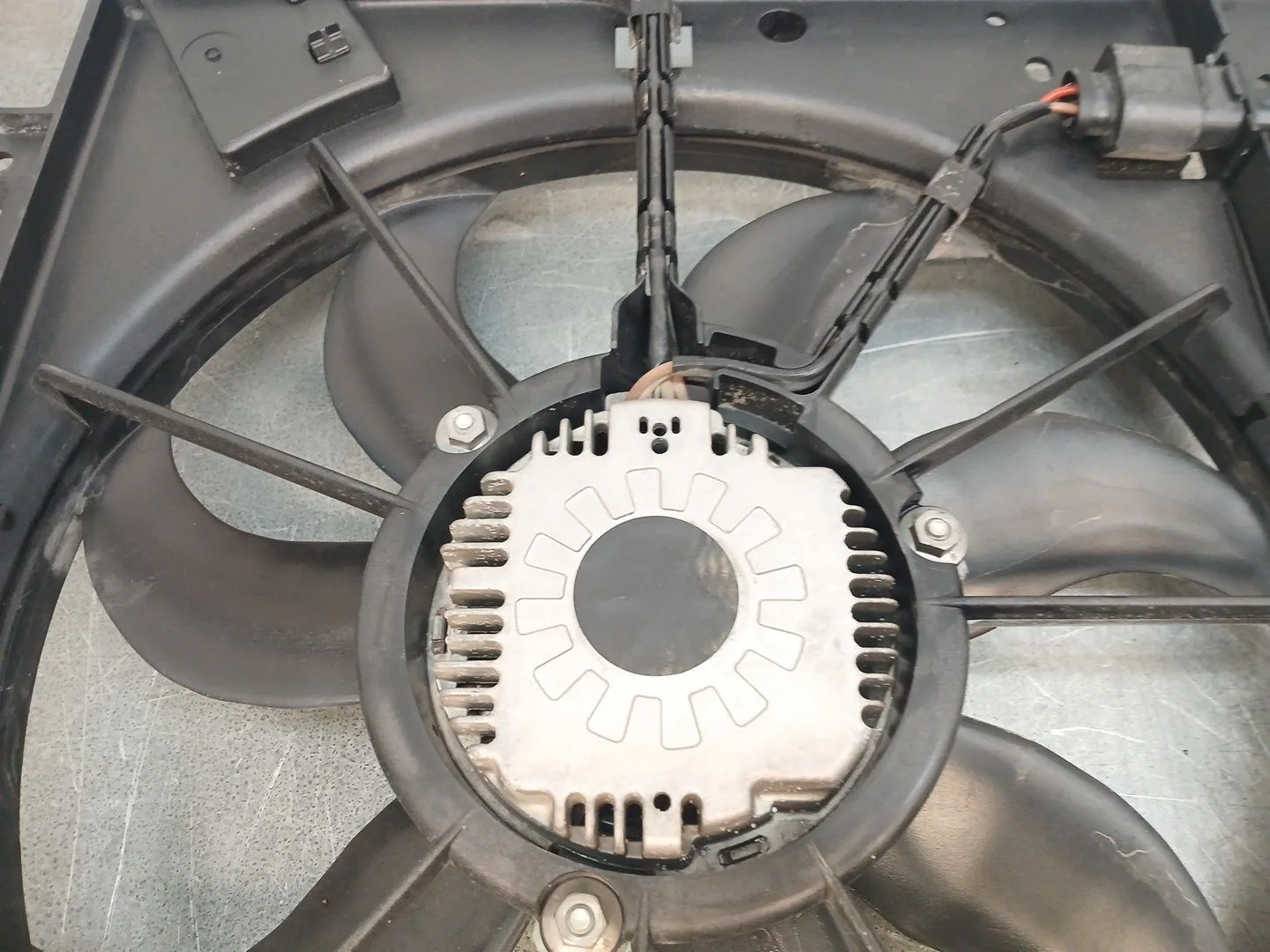 Electroventilador para Skoda Yeti (5L)