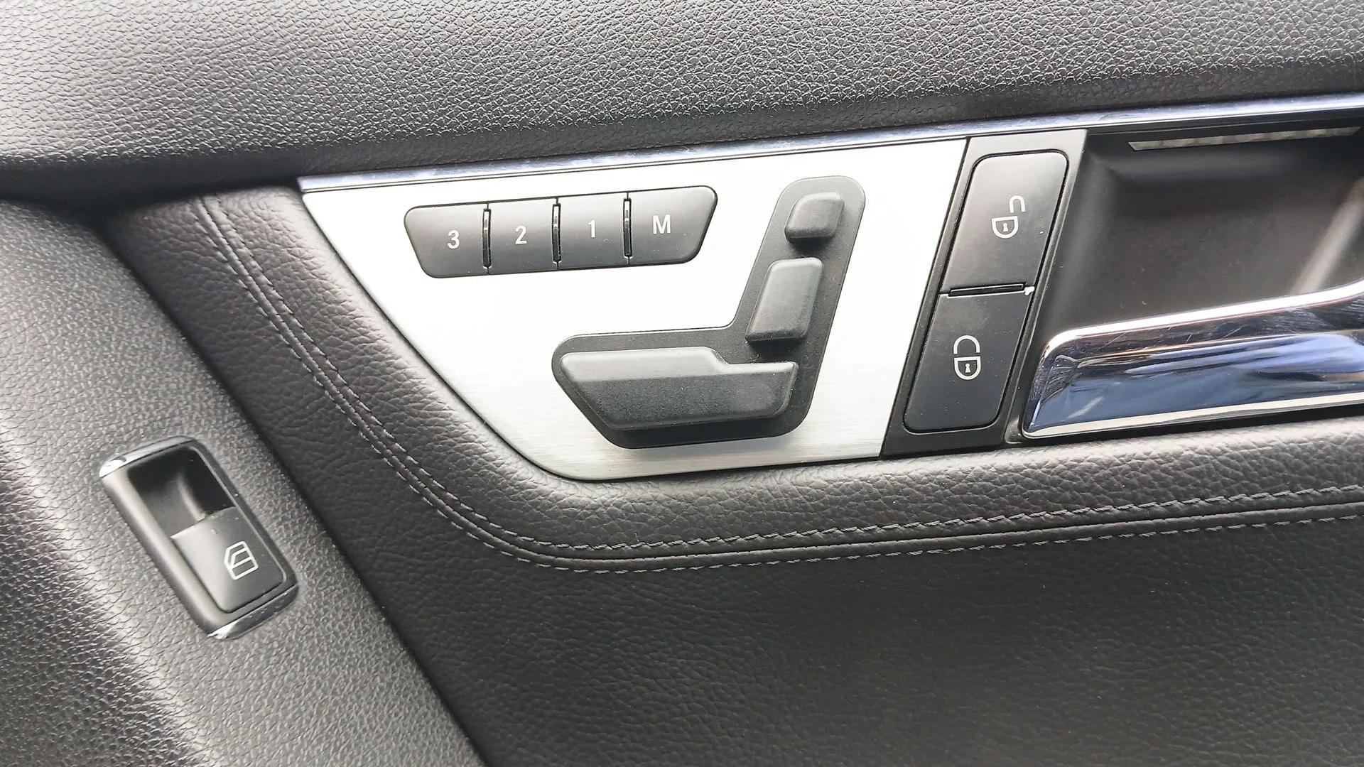 Guarnecido Puerta Delantera Derecha para Mercedes-Benz Clase C (W204)