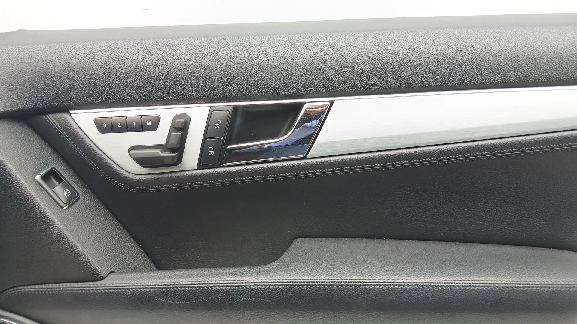 Guarnecido Puerta Delantera Derecha para Mercedes-Benz Clase C (W204)