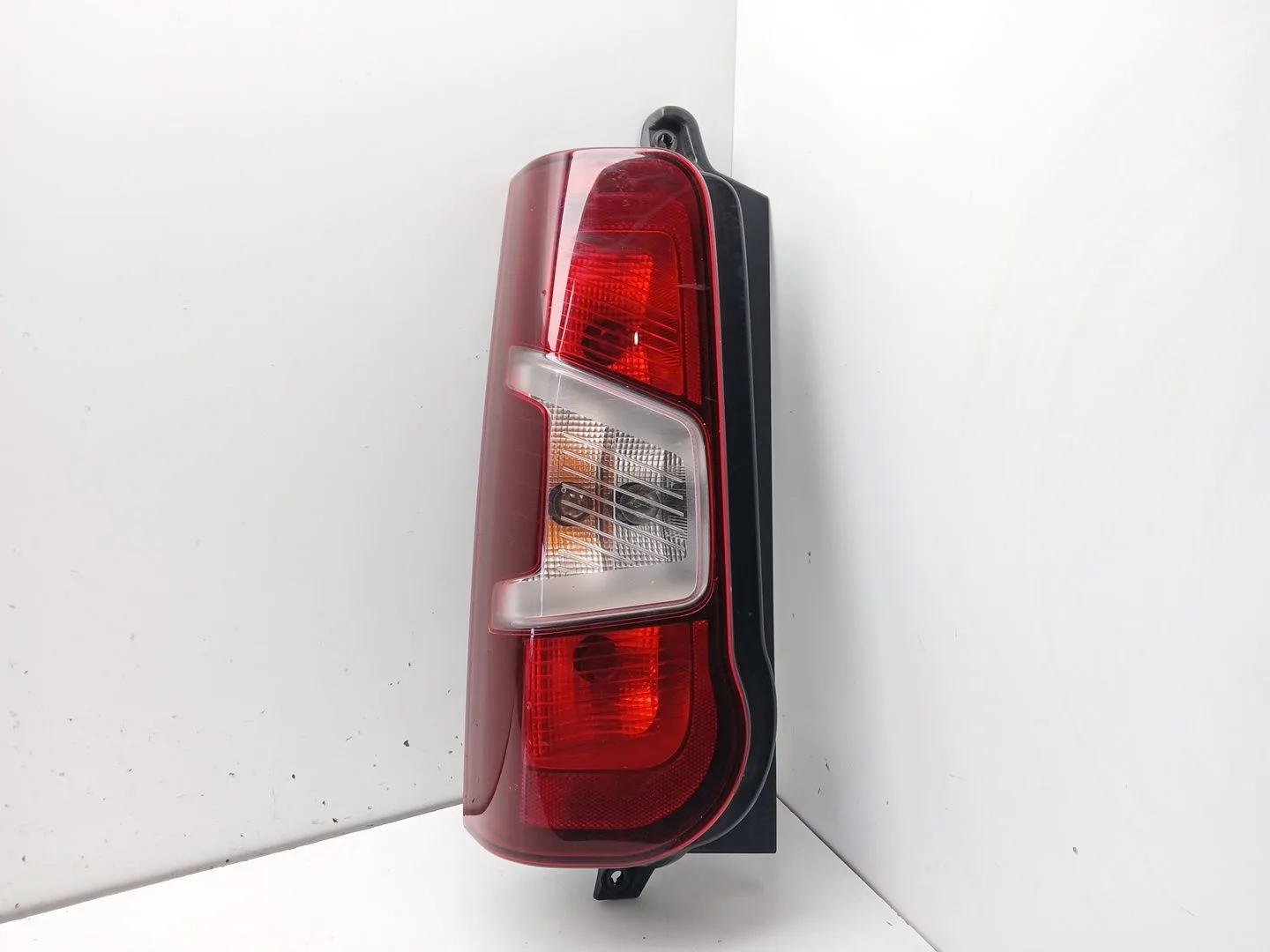 Piloto Trasero Izquierdo para Opel Combo E Tour / Life (K9)