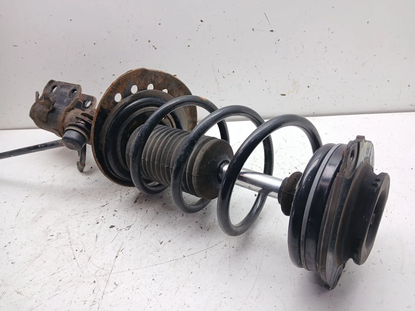 Amortiguador Delantero Izquierdo para Nissan Juke (F15)