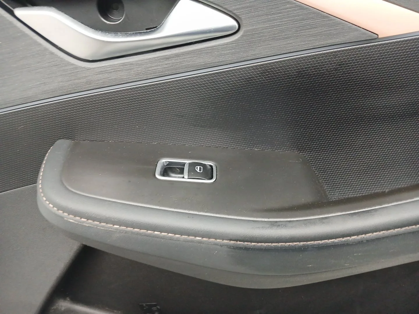 Guarnecido Puerta Delantera Derecha para Omoda 5