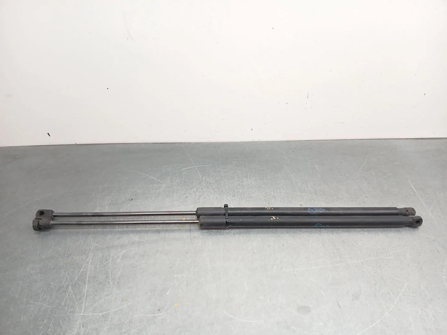 Amortiguadores Maletero / Porton para Ford Puma (J2K, Cf7)