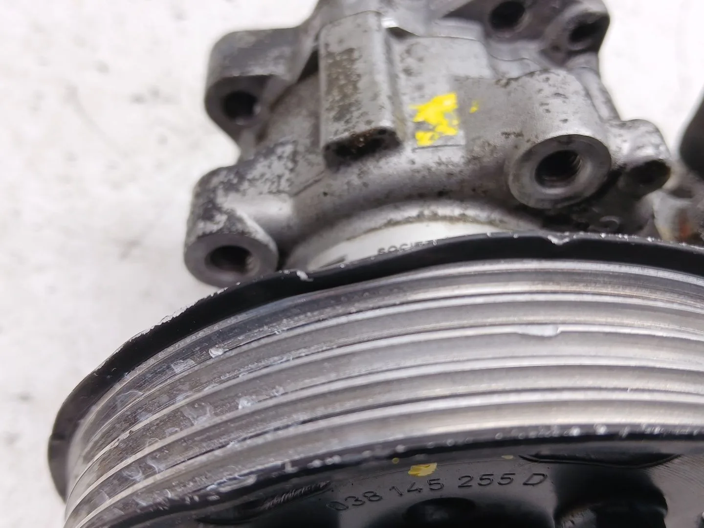 Bomba Direccion para Audi A6 Berlina (4B2)