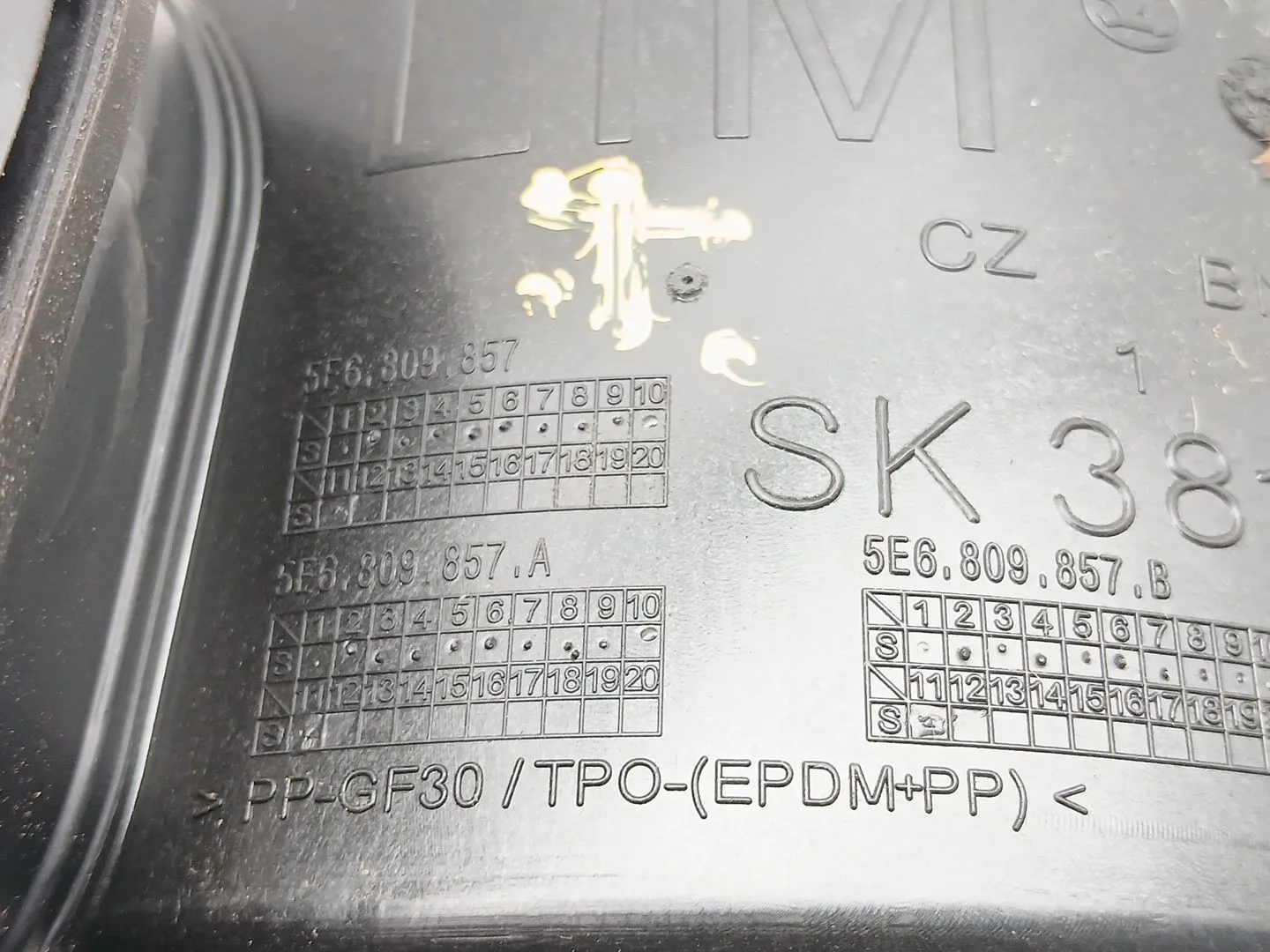 Tapa Exterior Combustible para Skoda Octavia Iv (Nx3, Nn3, Pv3)