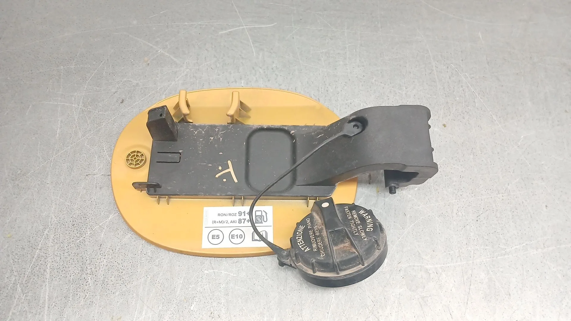 Tapa Exterior Combustible para Kia Xceed (Cd)