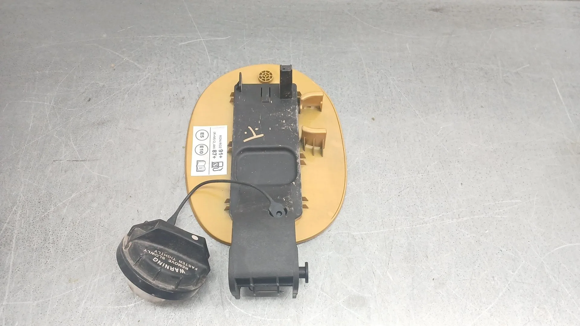 Tapa Exterior Combustible para Kia Xceed (Cd)