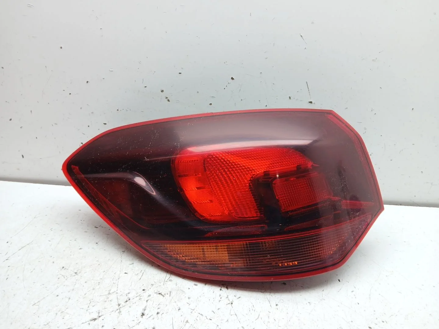 Piloto Trasero Izquierdo para Opel Astra J Sports Tourer (P10)