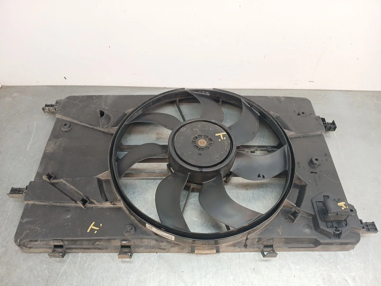 Electroventilador para Opel Astra J Sports Tourer (P10)