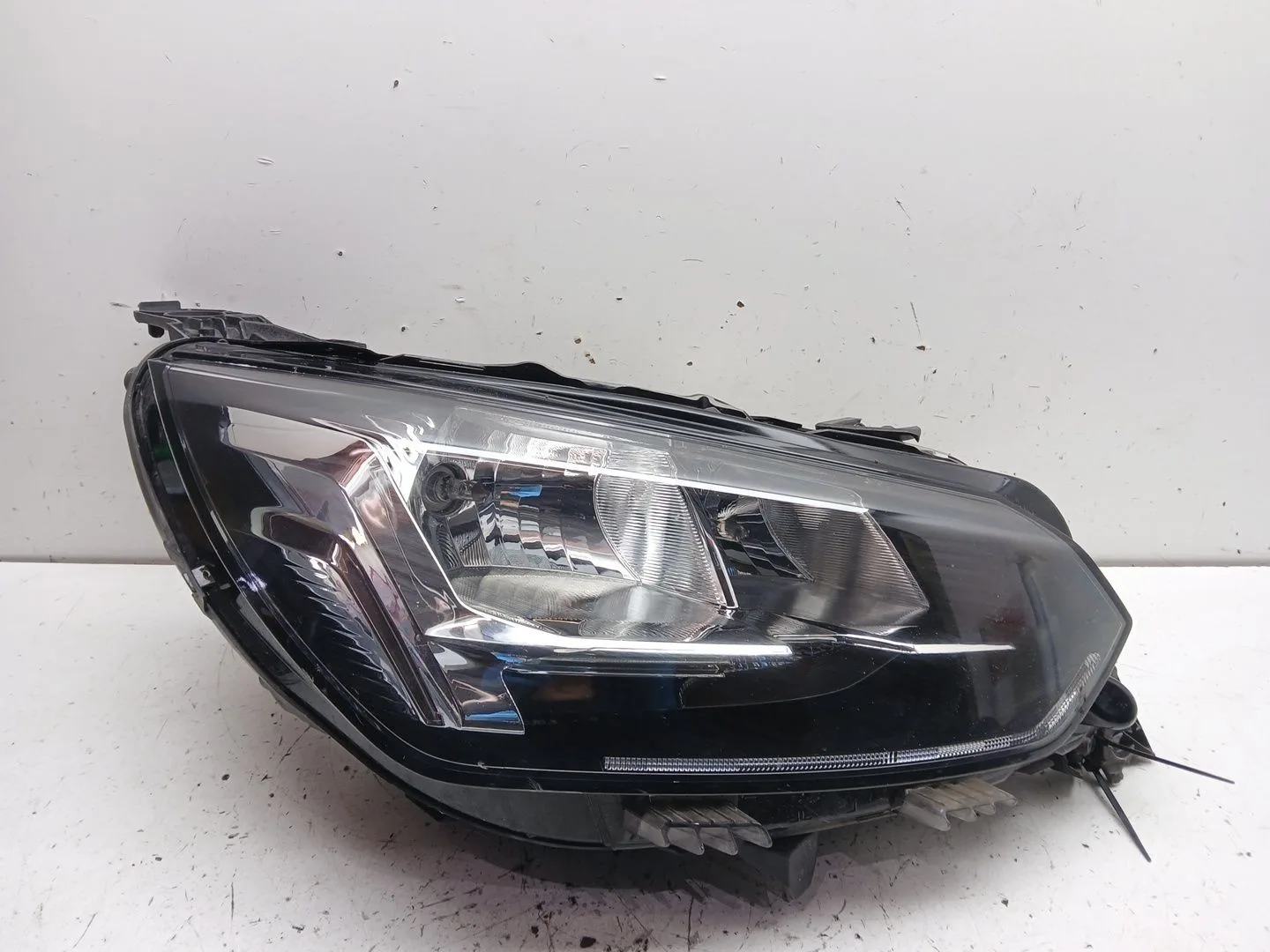 Faro Derecho para Peugeot 208 Ii (Ub_, Up_, Uw_, Uj_)