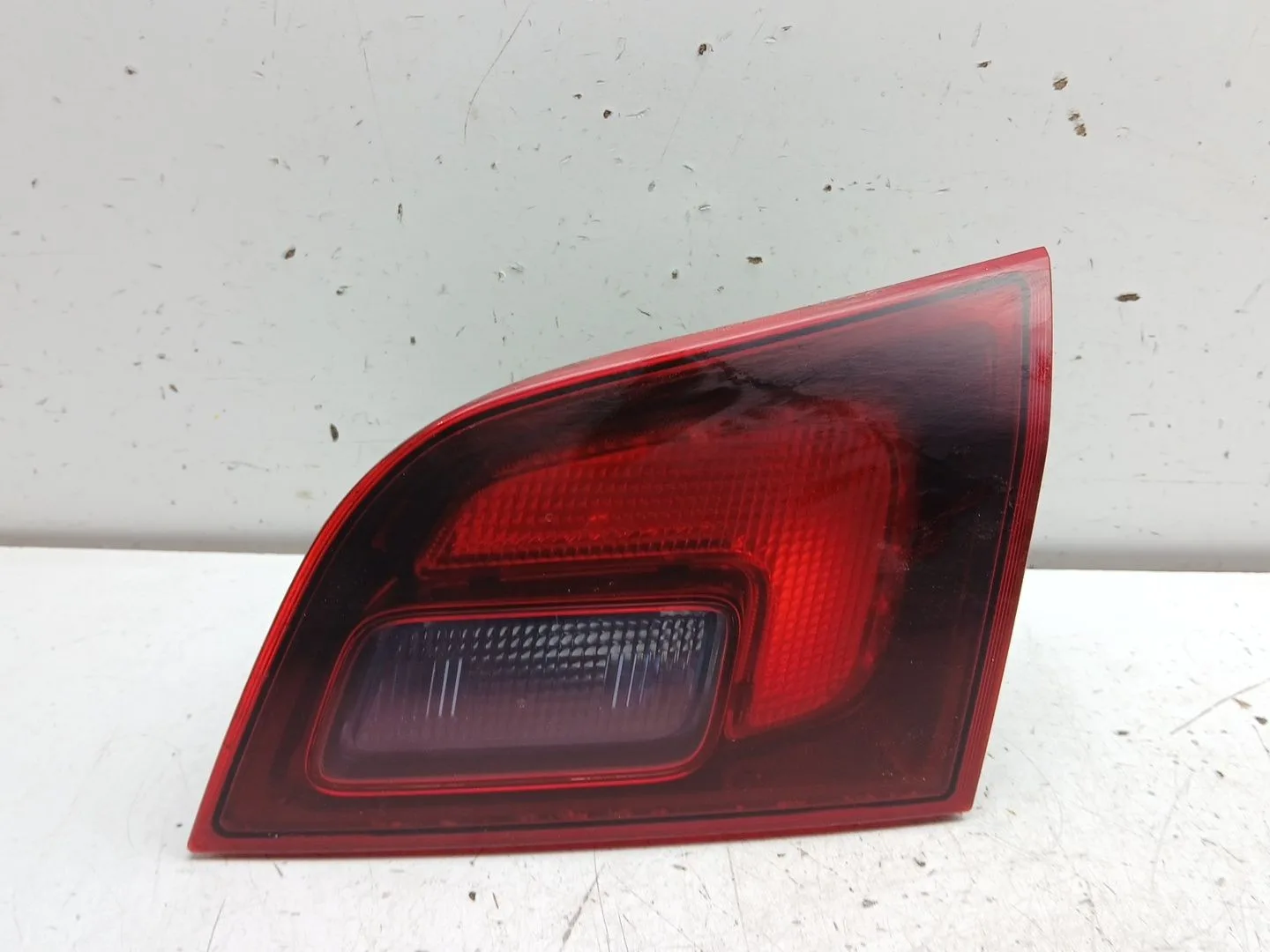 Piloto Trasero Derecho Interior para Opel Astra J Sports Tourer (P10)
