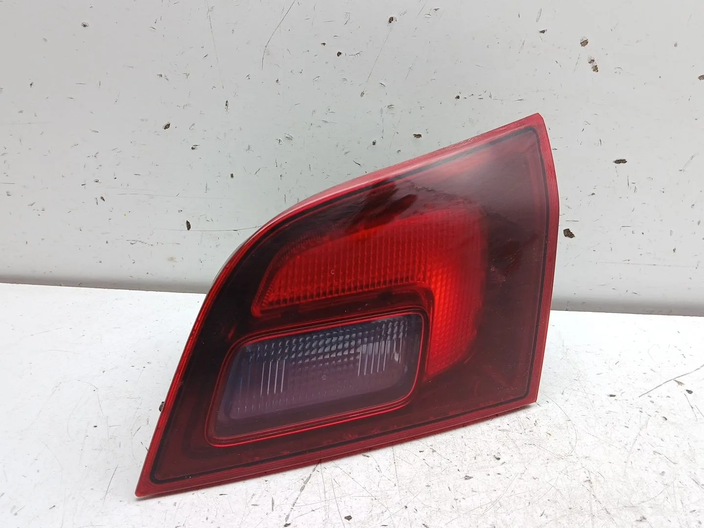 Piloto Trasero Derecho Interior para Opel Astra J Sports Tourer (P10)