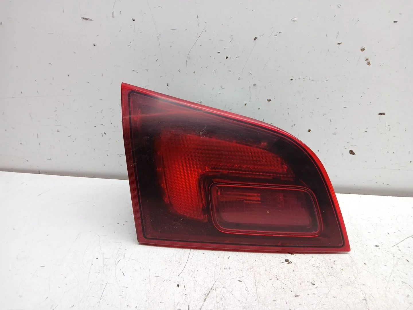 Piloto Trasero Izquierdo Interior para Opel Astra J Sports Tourer (P10)
