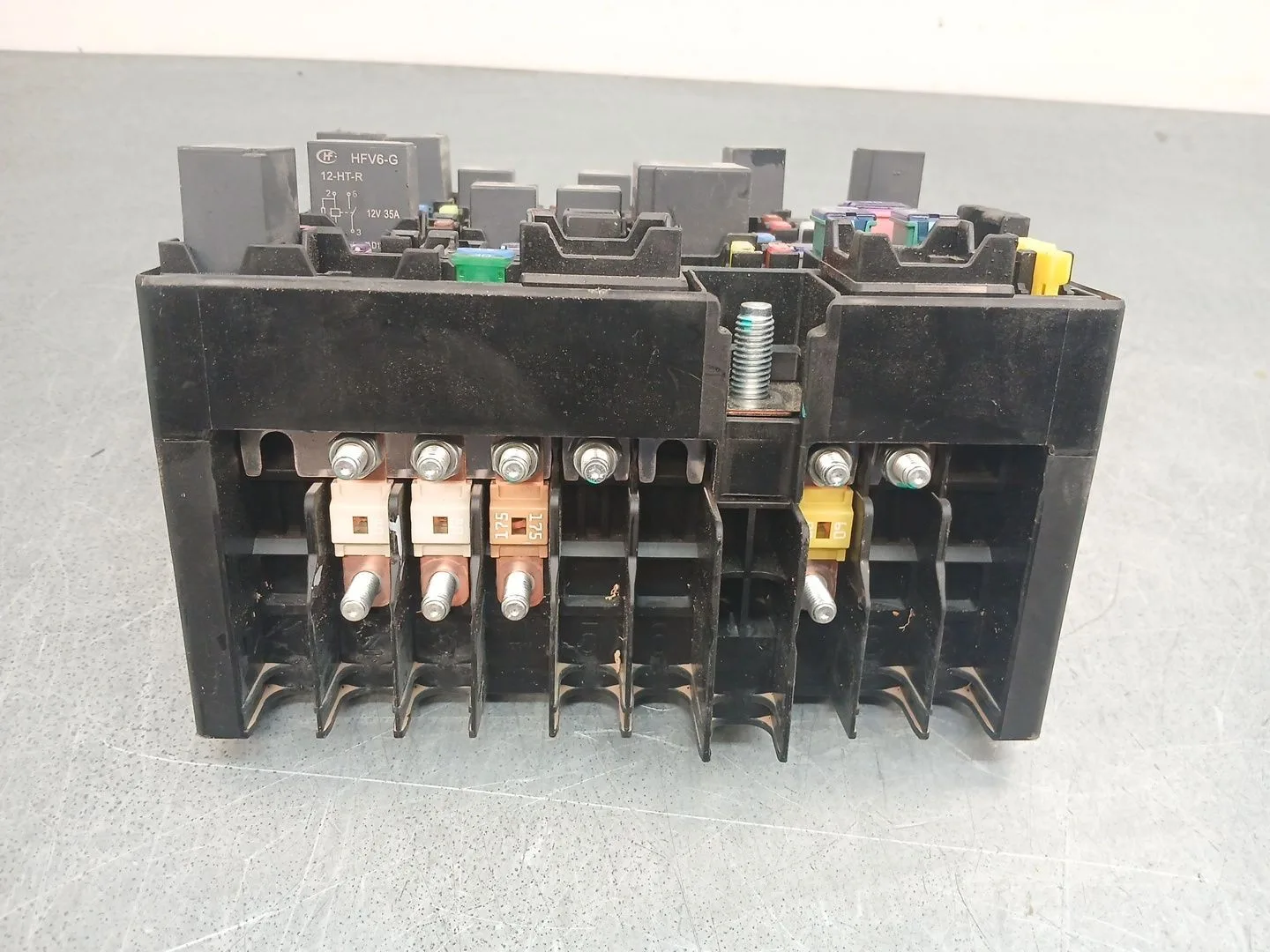 Caja Reles / Fusibles para Omoda 5