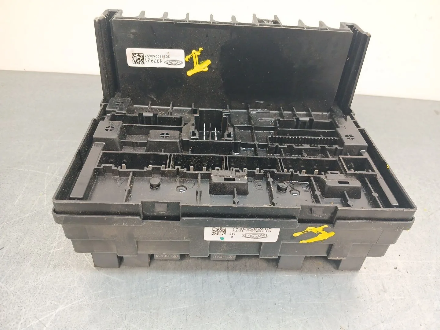 Caja Reles / Fusibles para Omoda 5