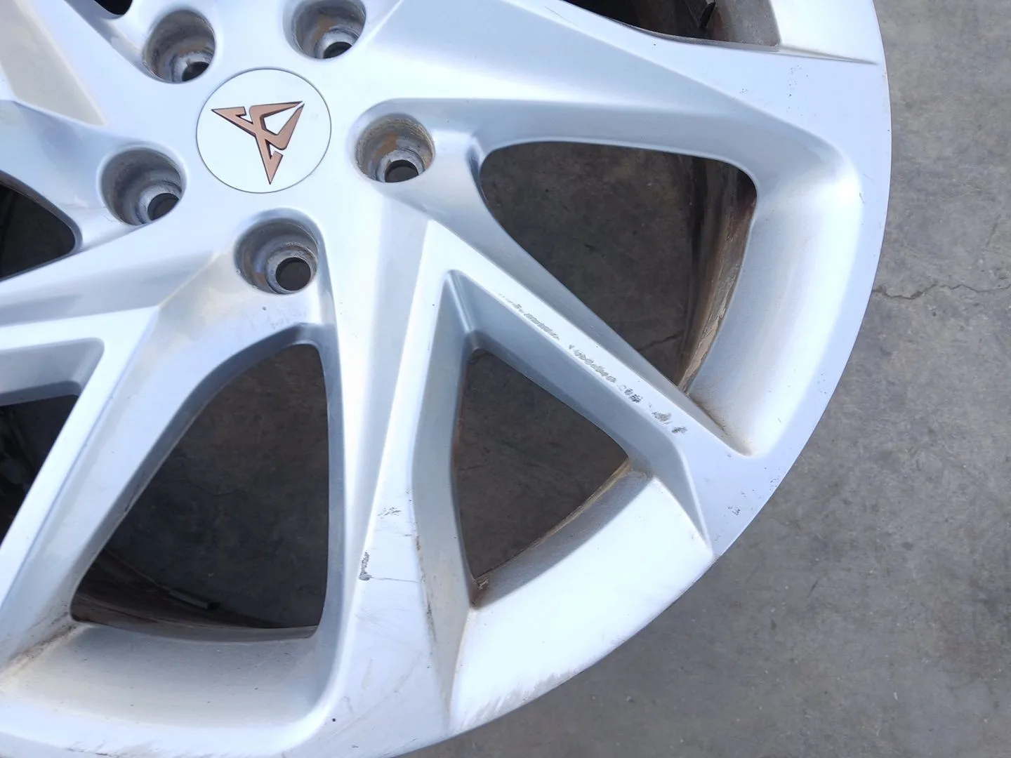 Llanta Delantera Izquierda para Cupra Formentor (Km7, Kmp)