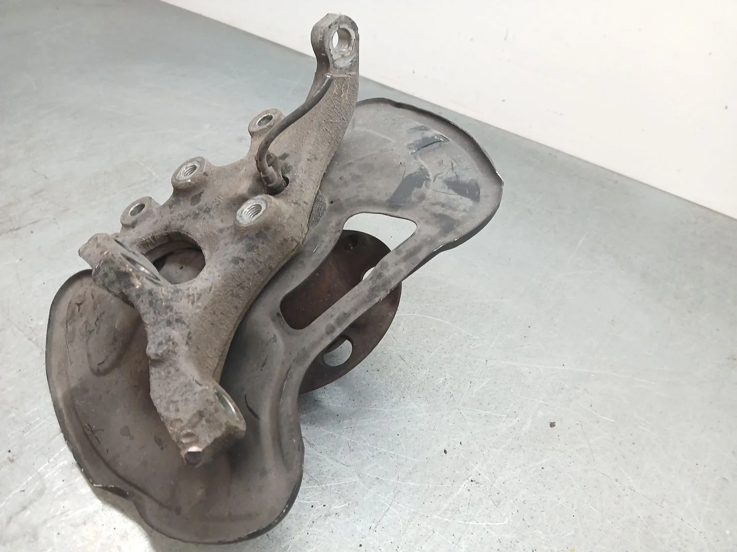 Mangueta Delantera Izquierda para Mercedes-Benz Clase C (W204)
