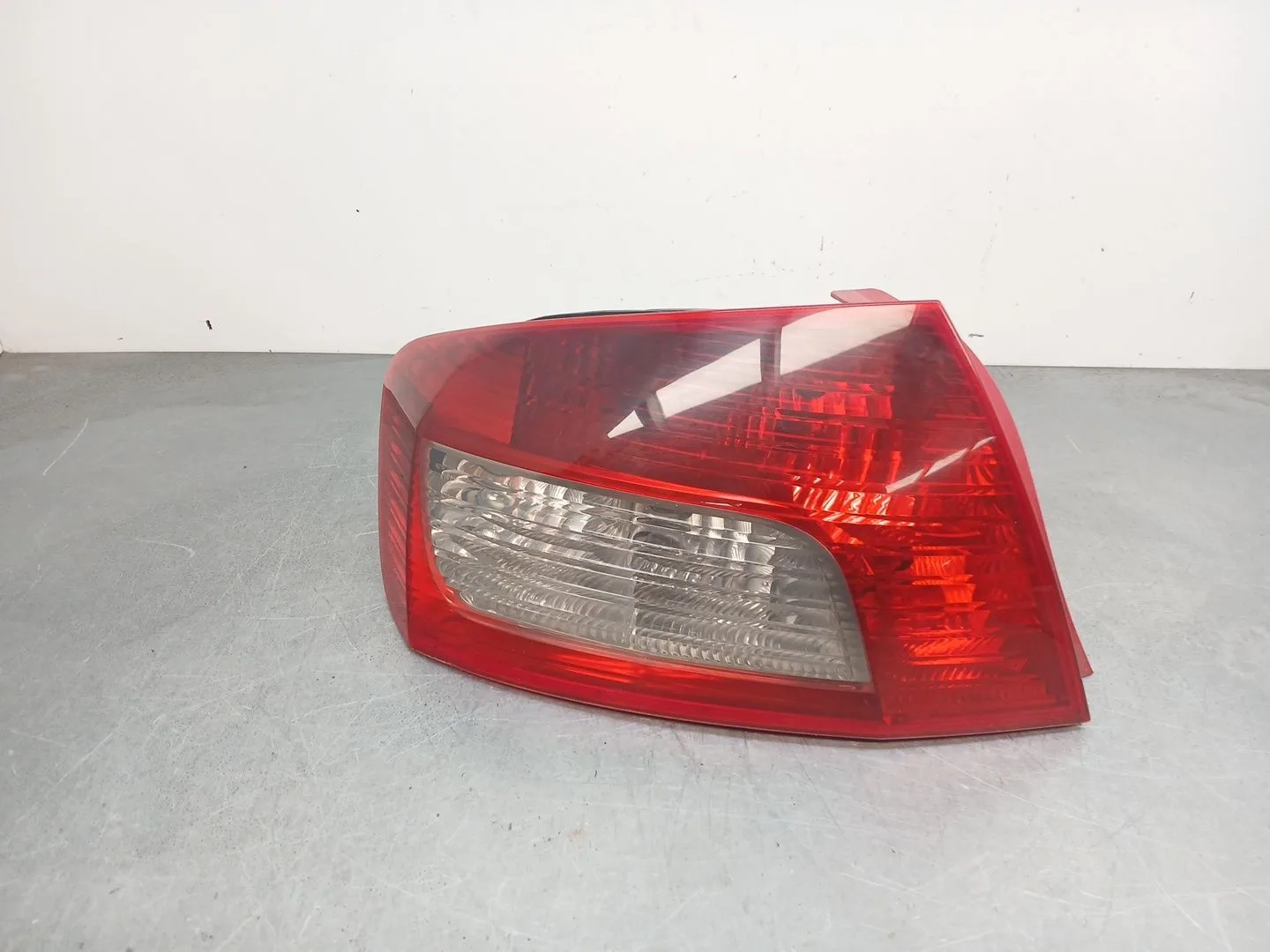 Piloto Trasero Izquierdo para Peugeot 407 (6D_)