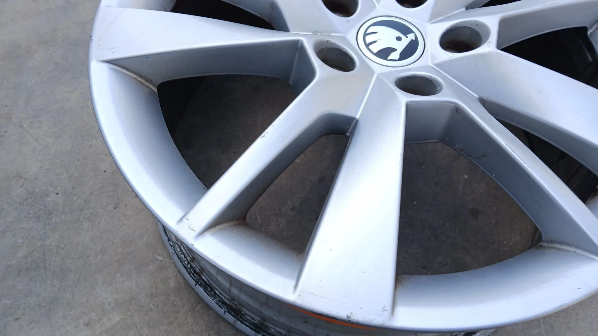 Llanta Delantera Izquierda para Skoda Octavia Iii Combi (5E5, 5E6)