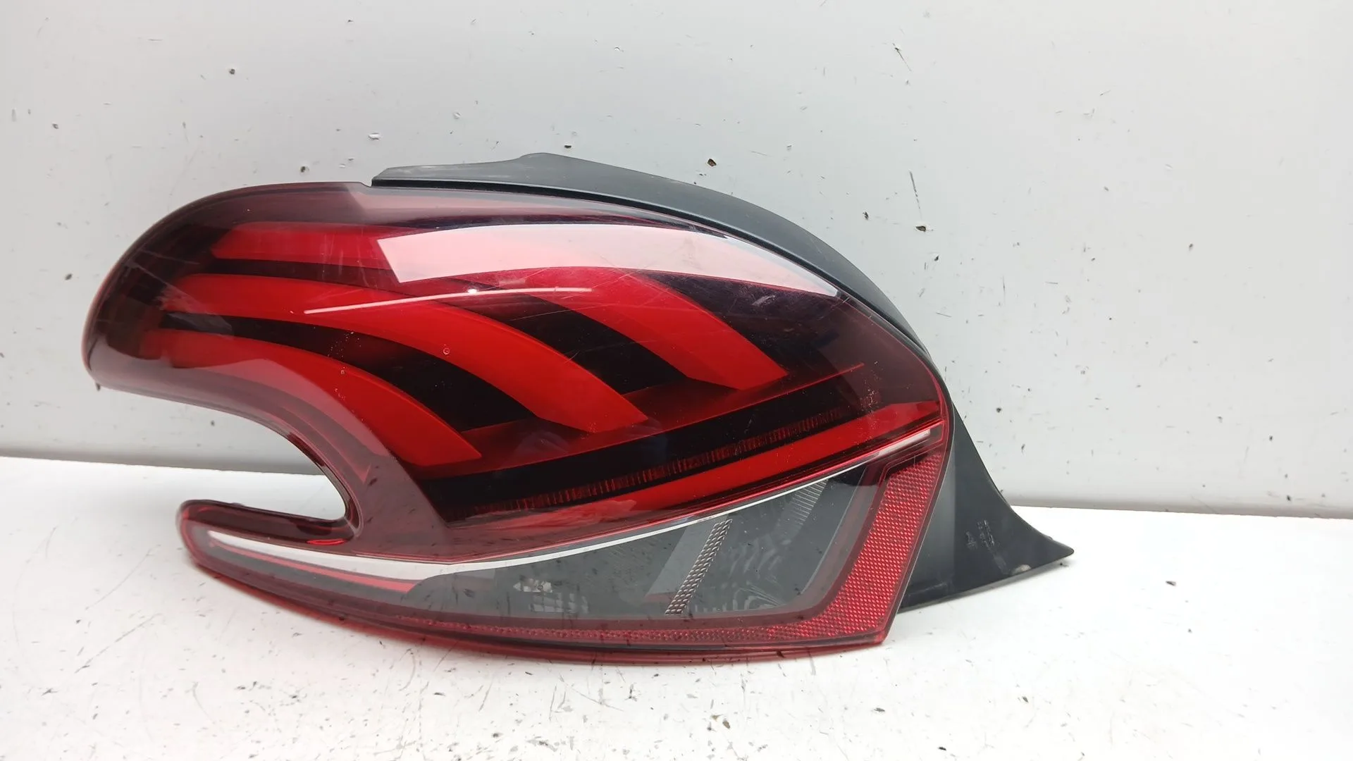 Piloto Trasero Izquierdo para Peugeot 208 I (Ca_, Cc_)