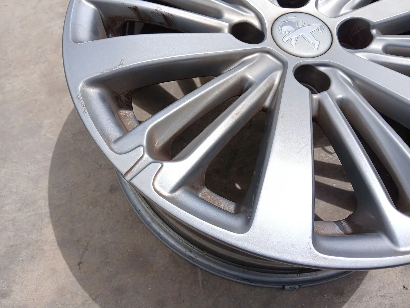 Llanta Delantera Izquierda para Peugeot 208 I (Ca_, Cc_)
