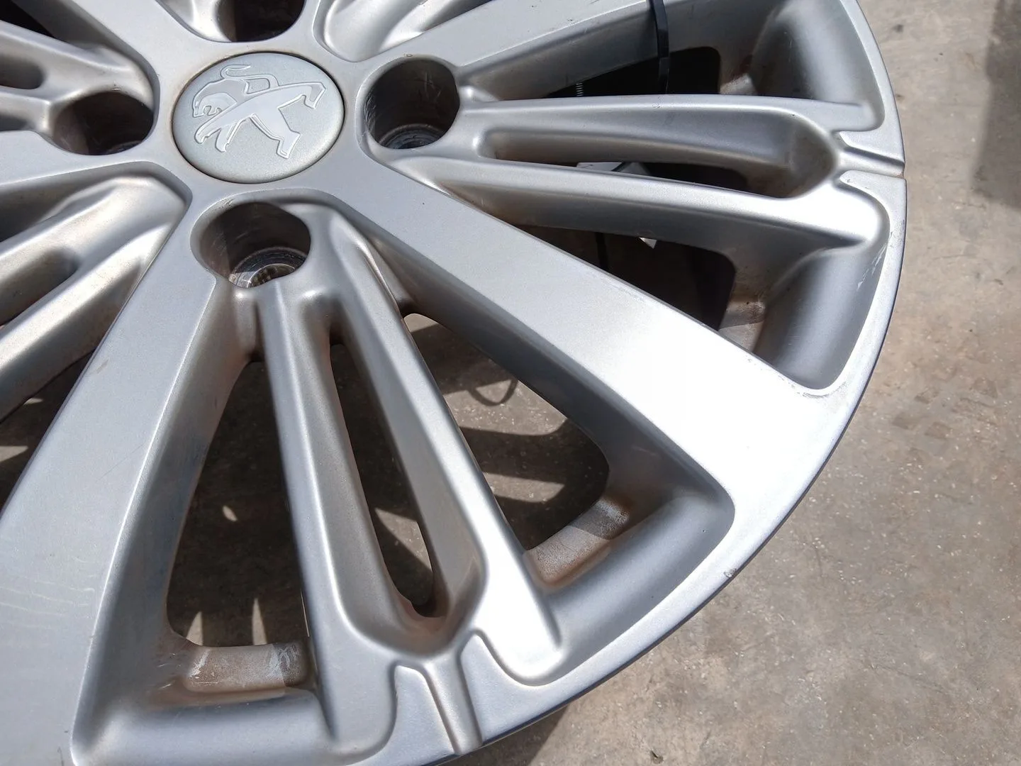 Llanta Delantera Izquierda para Peugeot 208 I (Ca_, Cc_)