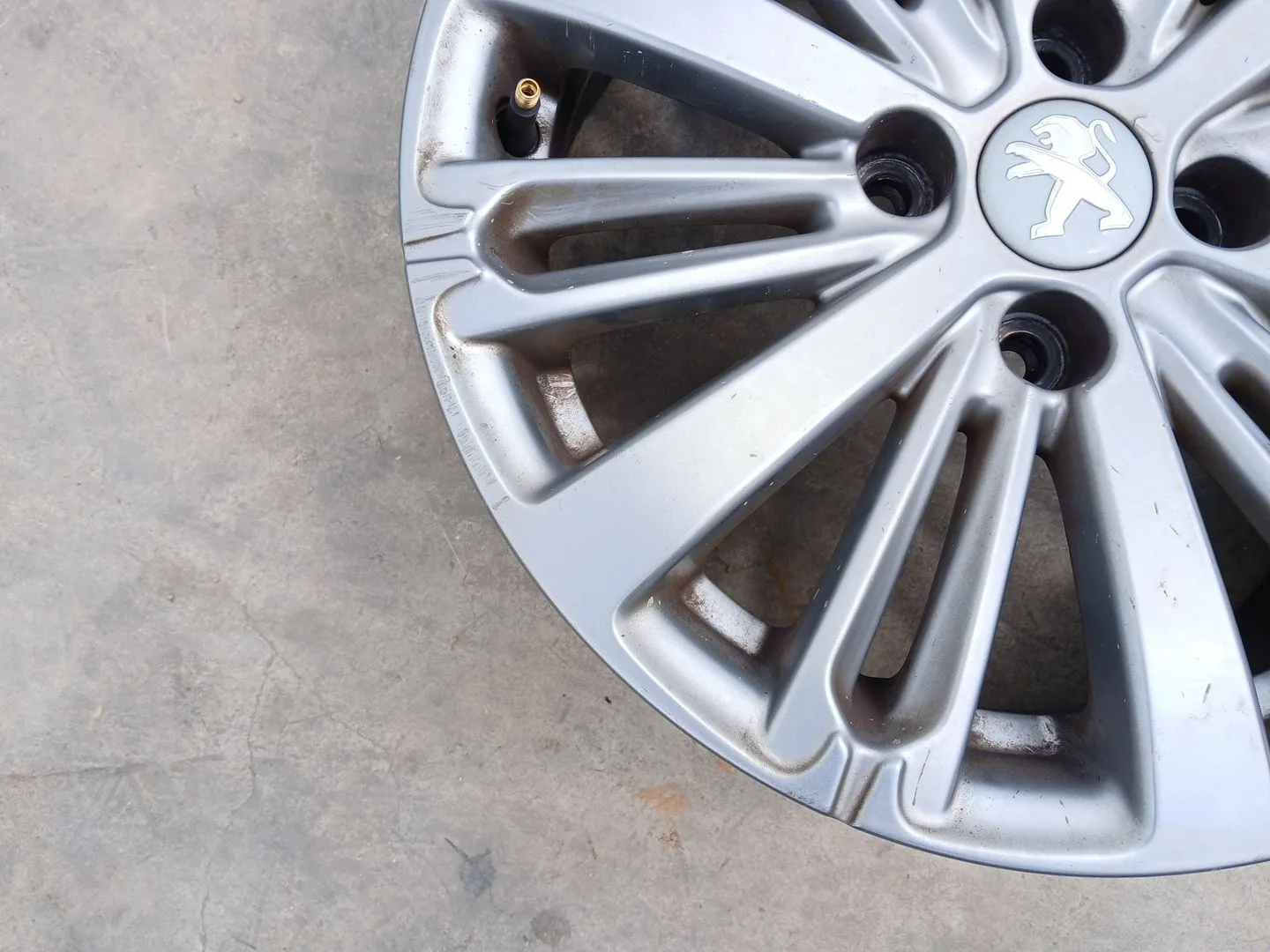Llanta Trasera Izquierda para Peugeot 208 I (Ca_, Cc_)