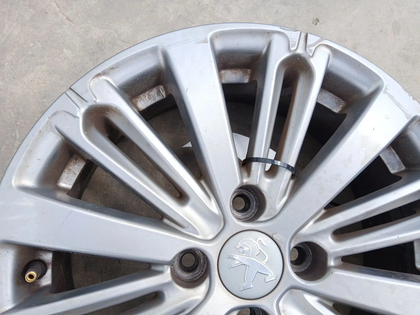 Llanta Trasera Izquierda para Peugeot 208 I (Ca_, Cc_)