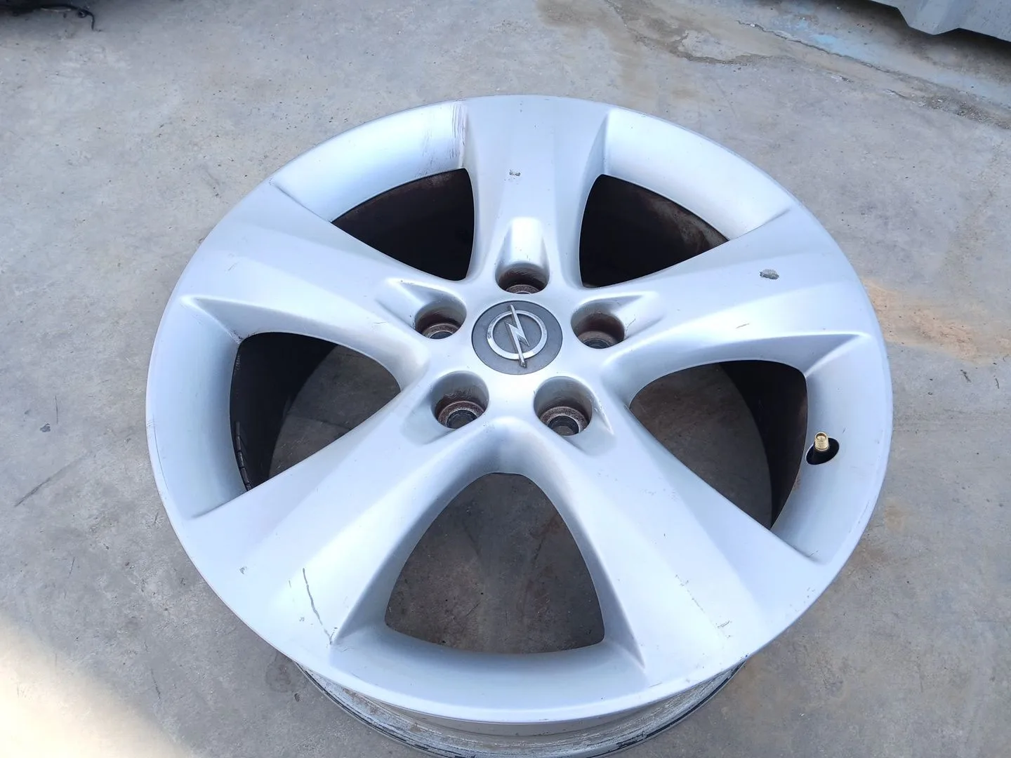 Llanta Trasera Izquierda para Opel Astra J (P10)