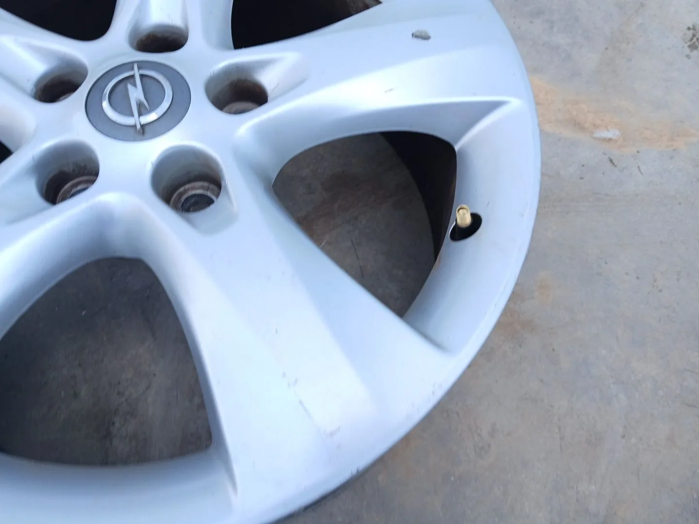 Llanta Trasera Izquierda para Opel Astra J (P10)