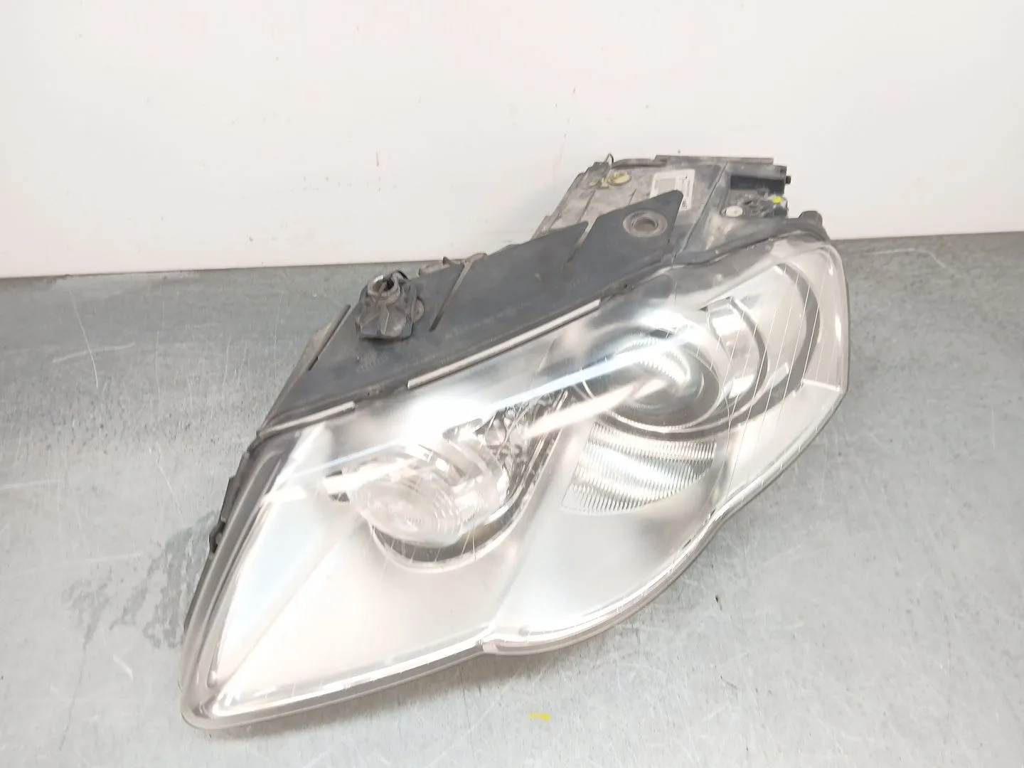 Faro Izquierdo para Volkswagen Passat B6 Variant (3C5)