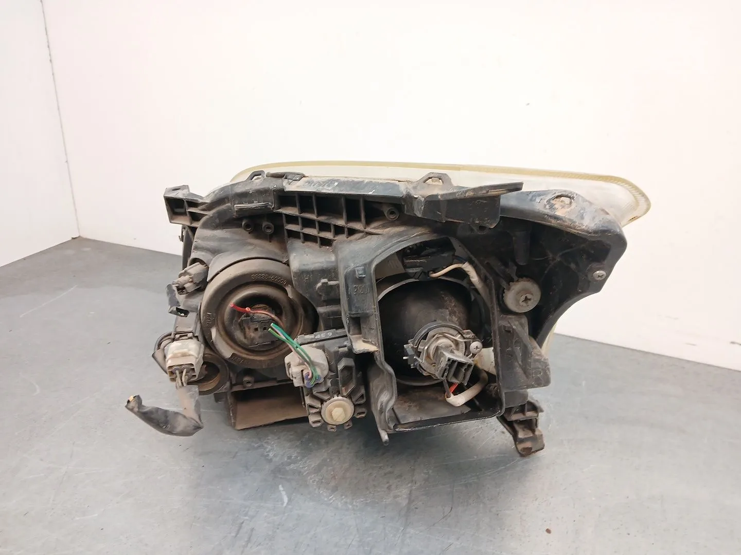 Faro Derecho para Toyota Avensis (_T25_)