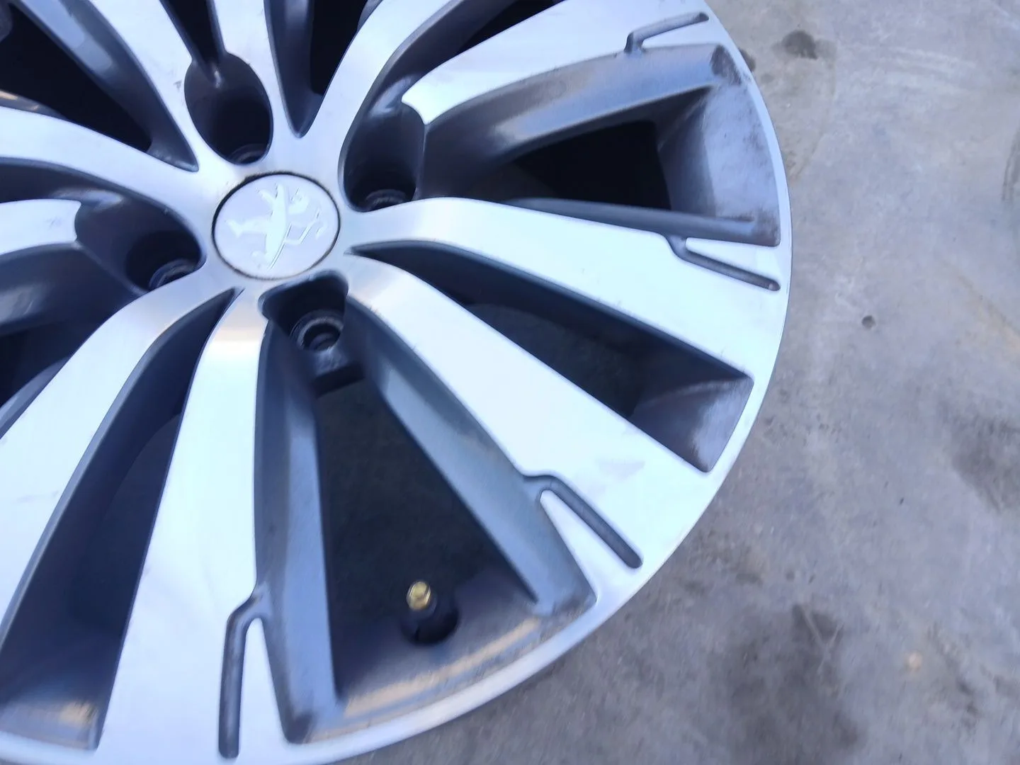 Llanta Delantera Izquierda para Peugeot 3008 Van (Mr_, Mc_, Mj_)