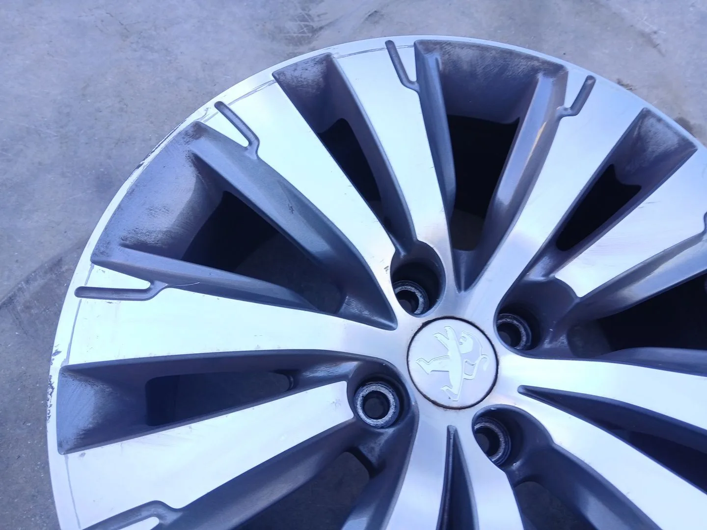 Llanta Delantera Izquierda para Peugeot 3008 Van (Mr_, Mc_, Mj_)