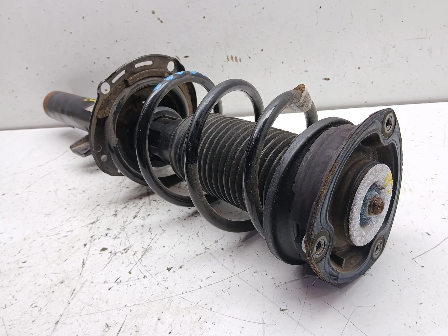 Amortiguador Delantero Izquierdo para Volkswagen T-Cross (C11, D31)