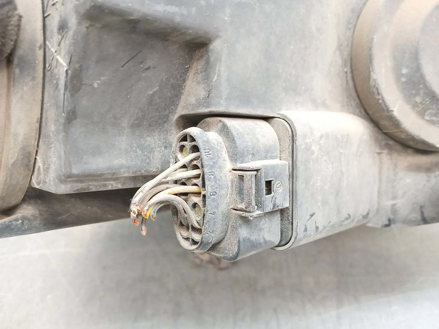 Faro Izquierdo para Volkswagen Passat B6 (3C2)