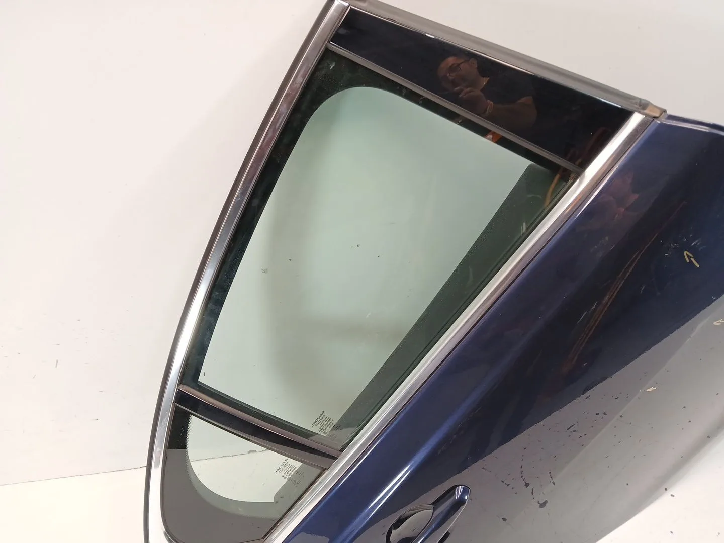 Puerta Trasera Derecha para Jaguar Xe (X760)