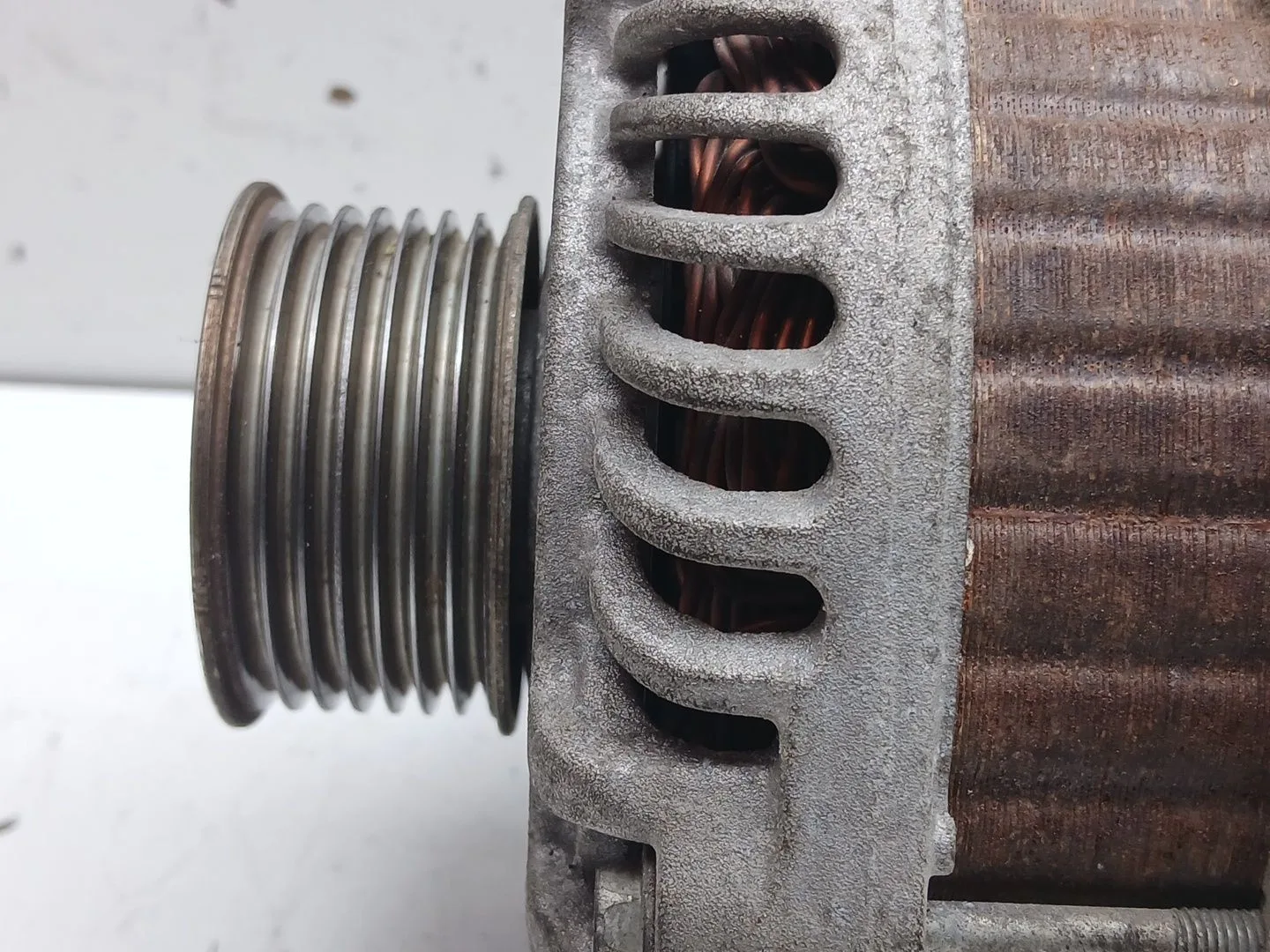 Alternador para Nissan Juke (F15)