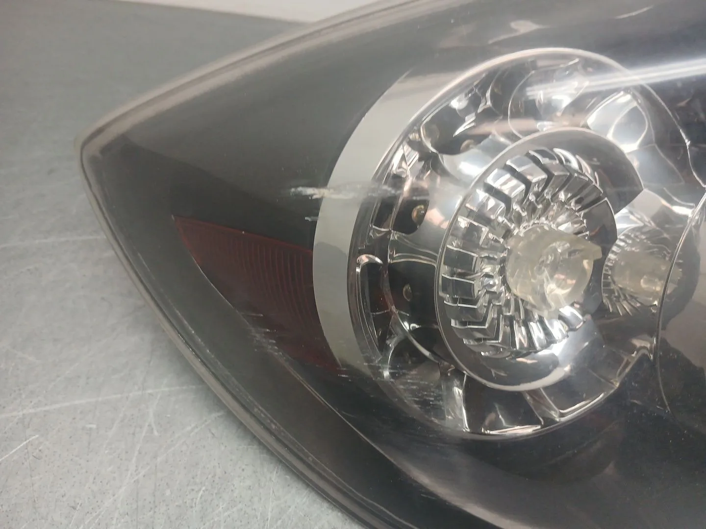 Piloto Trasero Izquierdo para Mazda 3 (Bk)