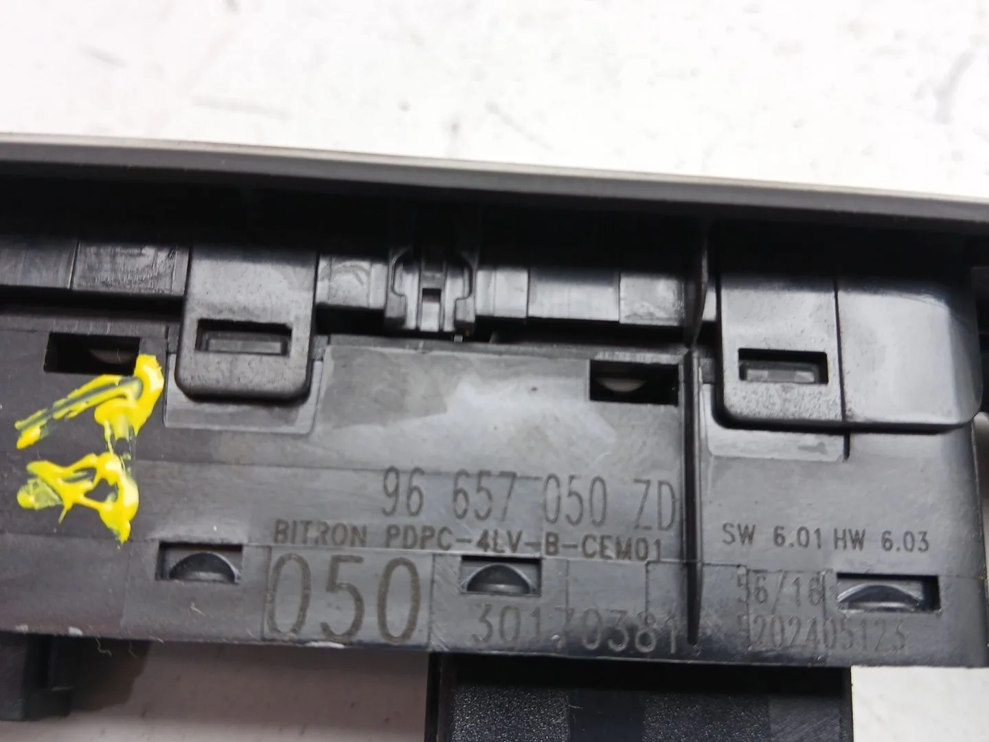Mando Elevalunas Delantero Izquierdo para Citroën C4 Ii (Nc_)