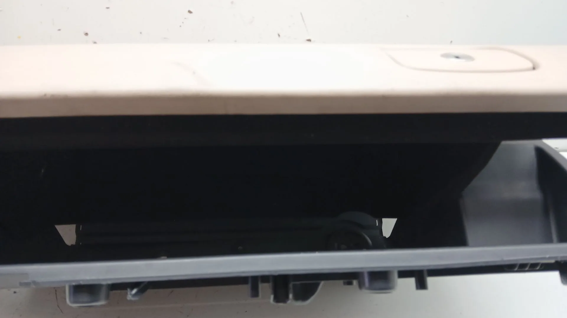Guantera para Jaguar Xe (X760)